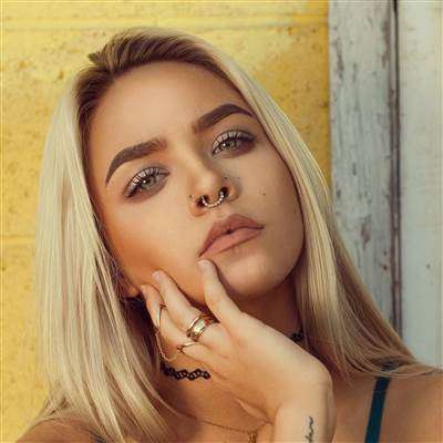 Julia Clarks